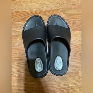 Size 9 my pillow sandals